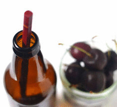Как легко достать косточку из вишни при помощи бутылки