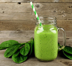 Зеленый смузи со шпинатом и имбирём: пьем и худеем!