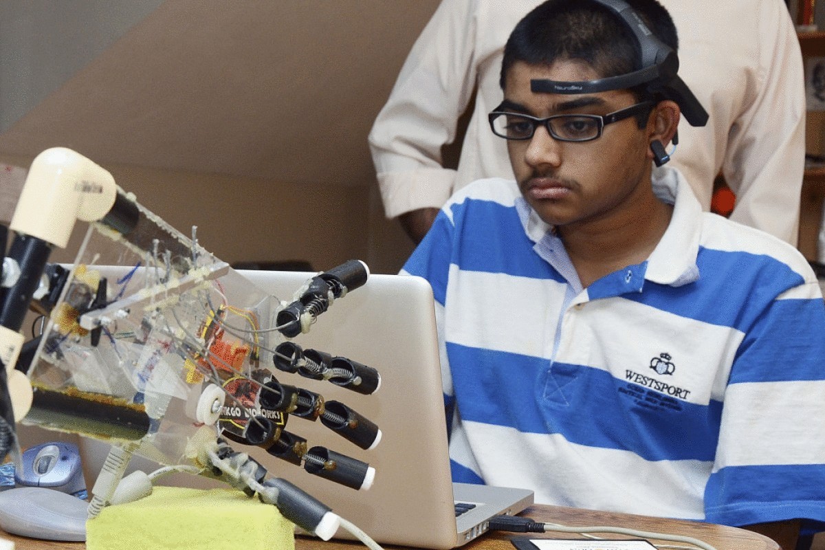 15-летний подросток создал робота-руку, управляемую силой мысли