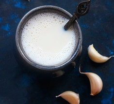 Молоко с чесноком: Рецепты, которые помогут сохранить молодость и здоровье