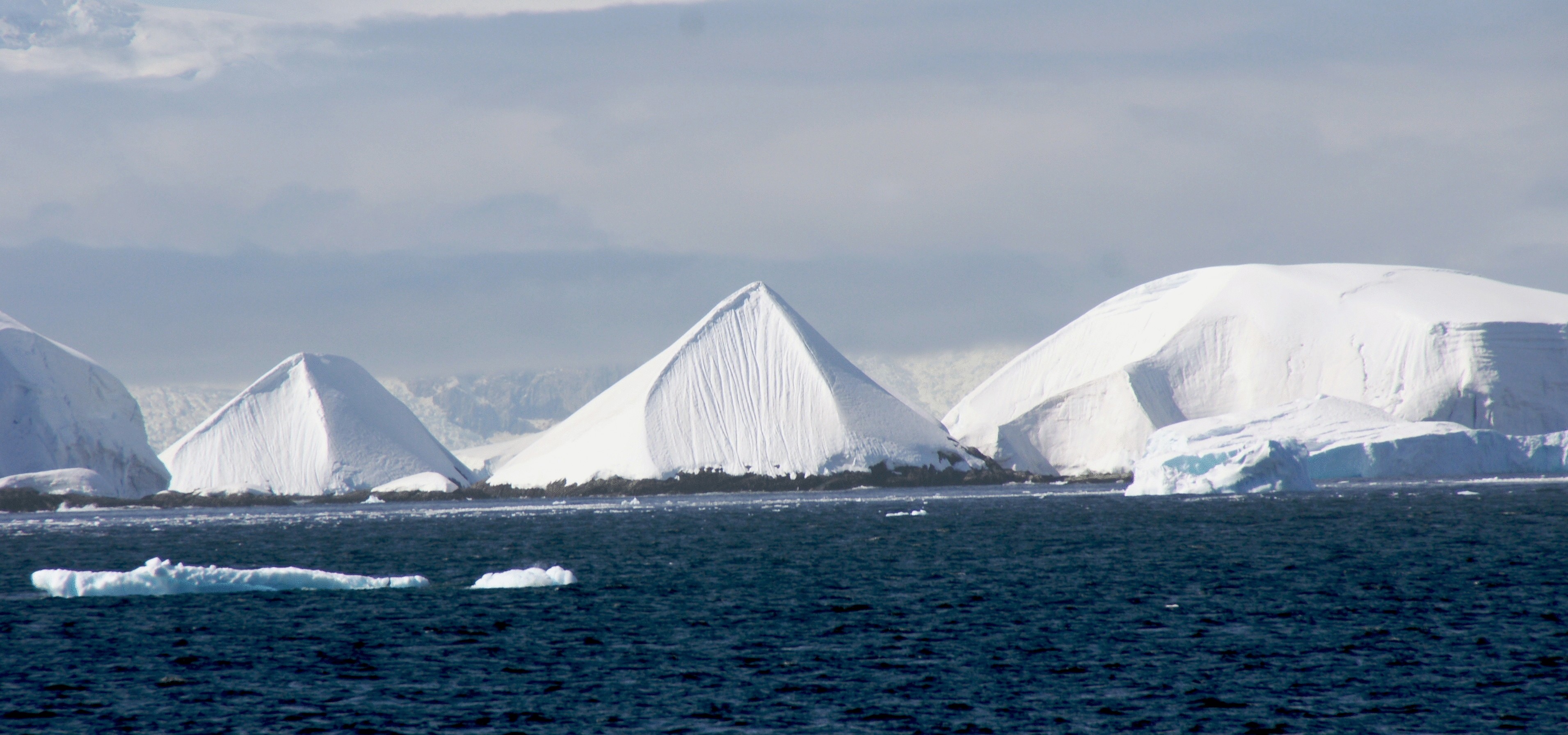 В Антарктиде найдены рукотворные пирамиды