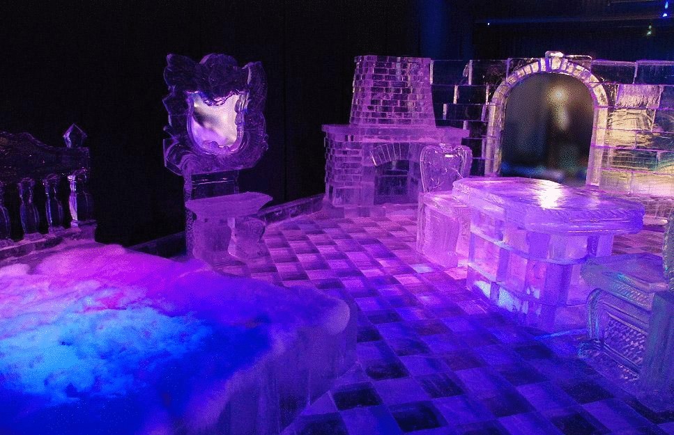 Гигантские рукотворные замки-лабиринты из льда