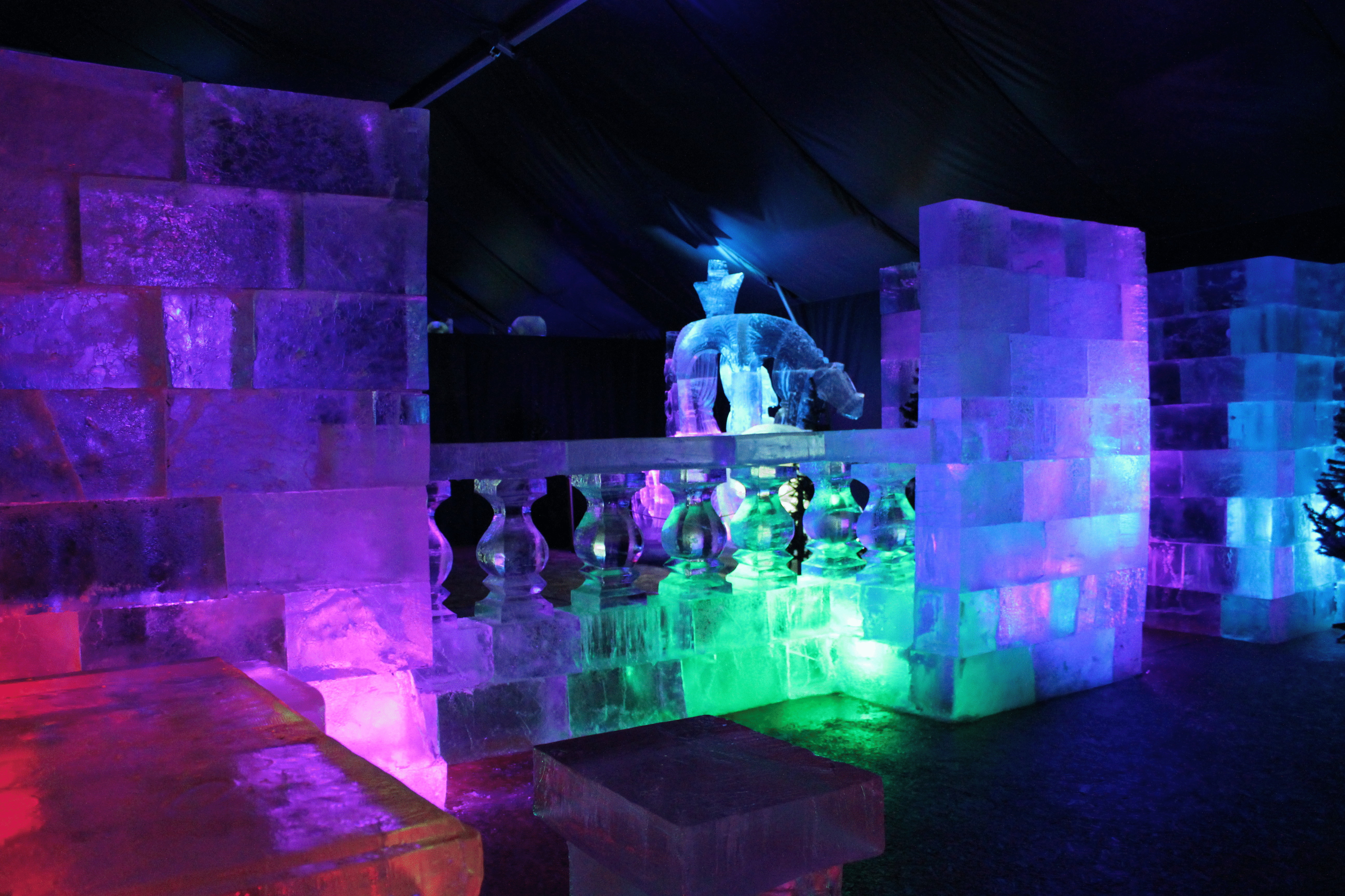 Гигантские рукотворные замки-лабиринты из льда