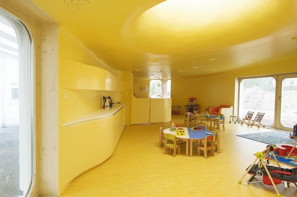 Француз представил максимально безопасный детский сад без углов
