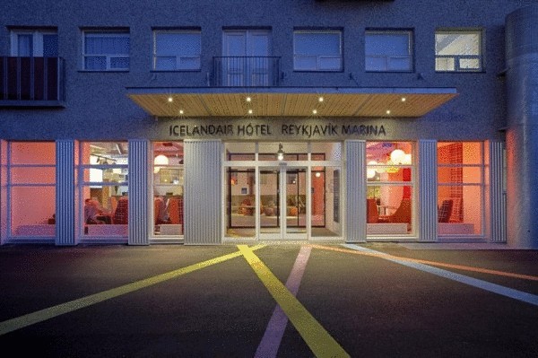 «Красочный» приморский отель в Исландии 