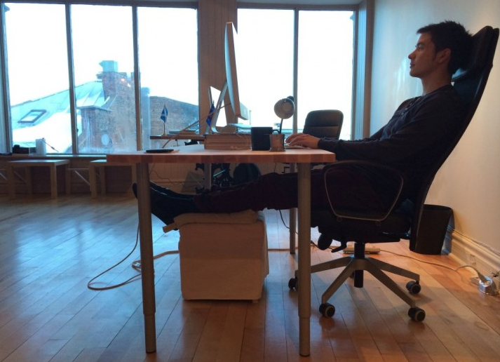 Сидя, стоя или в зале — как совместить физическую активность и работу за ноутбуком