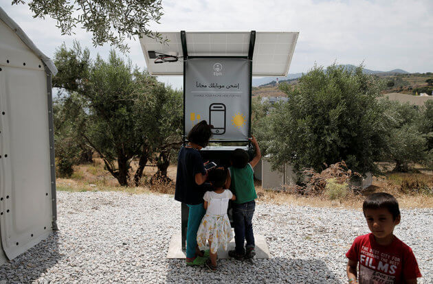 Cолнечная станция для зарядки телефонов в Греции