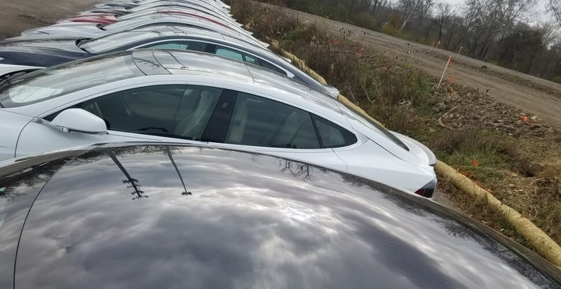 Tesla выпустила Model S c полностью стеклянной крышей