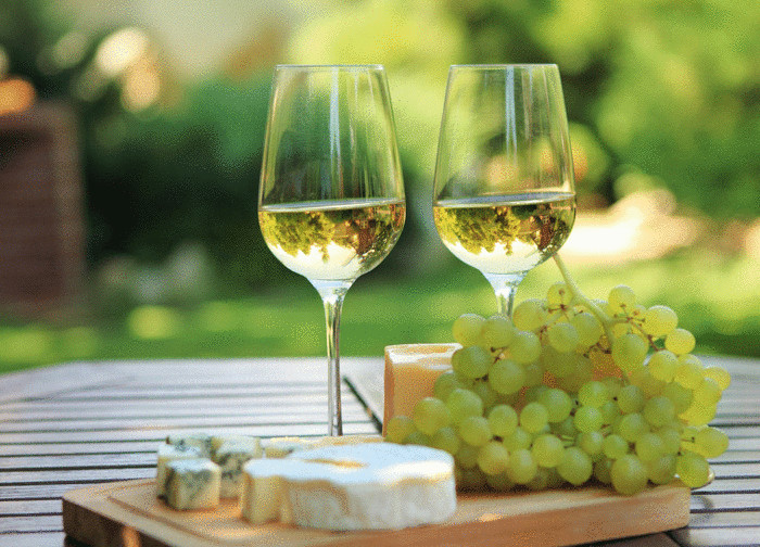 Белое вино защитит кожу от ультрафиолета