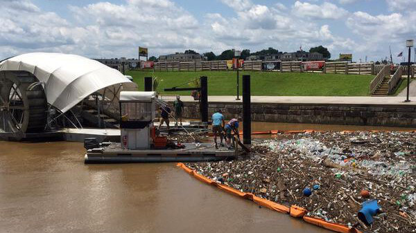 Плавучие мусоросборники собрали почти 1 млн тонн мусора