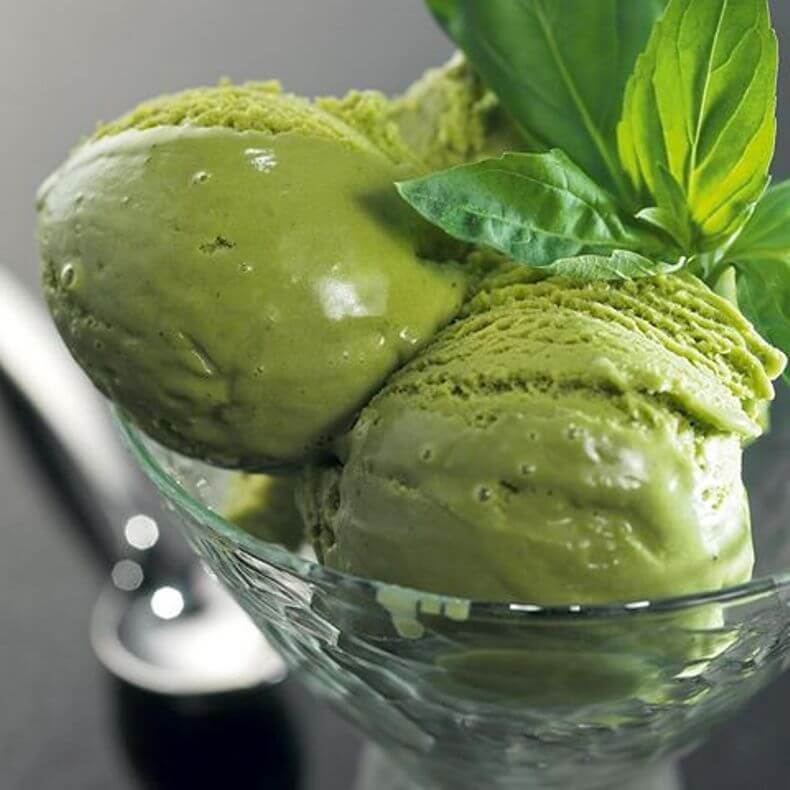 Восхитительное домашнее мороженое с базиликом