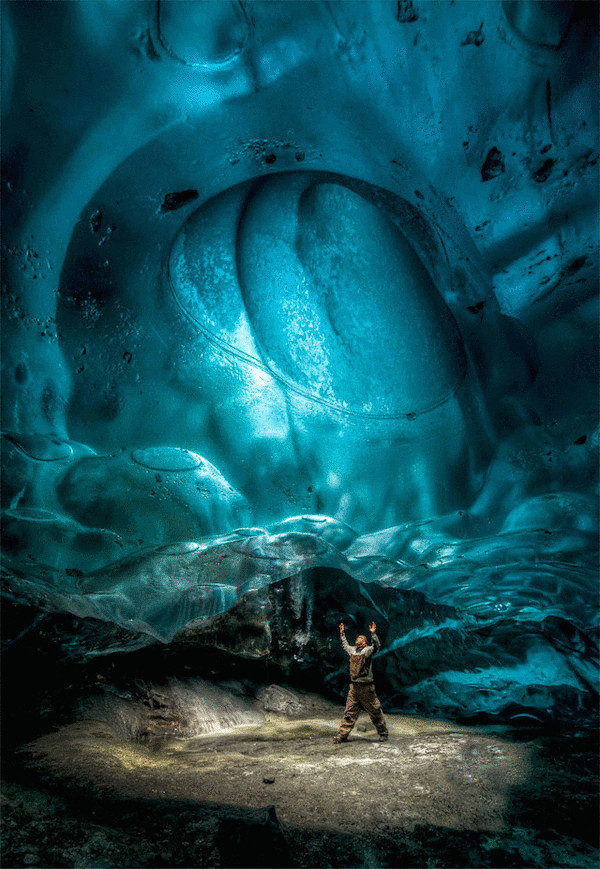 Потрясающие ледяные пещеры Аляски на фото Ron Gil