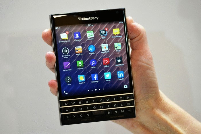 BlackBerry Passport – телефон размером с книгу