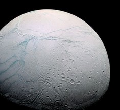 Подо льдами спутника Сатурна ученые нашли океан в котором может быть жизнь