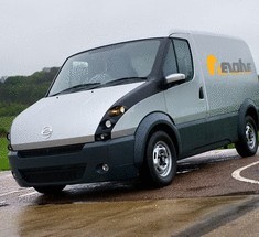 Китайская компания Geely купила британского производителя электромобилей и гибридов