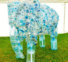  Детское эко-творчество— скульптура слона из 900 переработанных пластиковых бутылок 