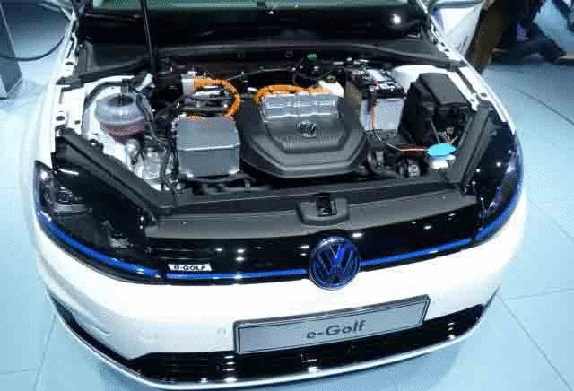 Volkswagen начал продажи электромобиля e-Golf в Германии
