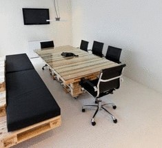 Стильный офис из деревянных поддонов