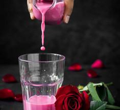 Вегетарианское розовое молоко