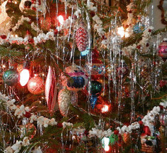 Чем украшали елки 20 лет назад