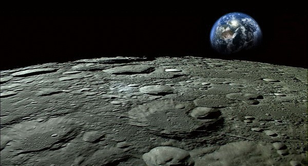 Американскими учеными обнаружена вода на Луне