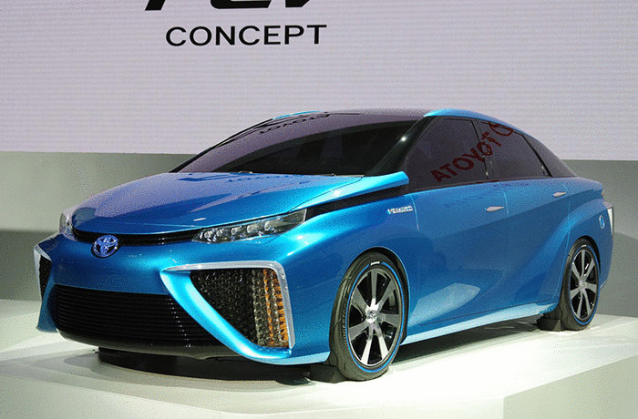 Водородный седан Toyota появится раньше обещанного