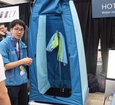 Походный душ Hotaru позволяет использовать 20 литров воды две недели