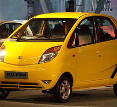 В Индии начались продажи самого бюджетного электромобиля в мире