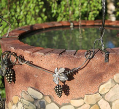 Декоративный колодец-пруд из бетонного кольца