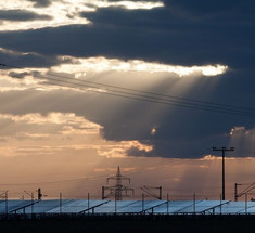 Может ли солнечная электростанция вырабатывать электричество по ночам?