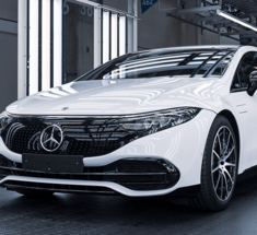 Mercedes начинает серийное производство EQS
