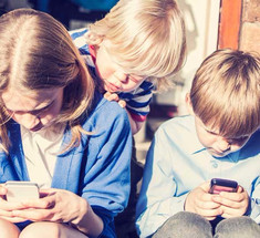 Как оторвать ребенка от смартфона