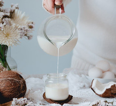 Кокосовое молоко: Чем полезно и что из него можно приготовить