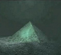 Пирамиды на дне Бермудского треугольника