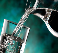 Стакан воды натощак может ослабить симптомы двух десятков заболеваний!