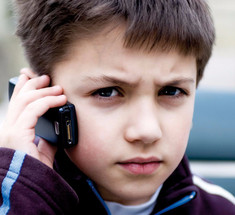 Связь между сотовыми телефонами и проблемами со здоровьем у детей