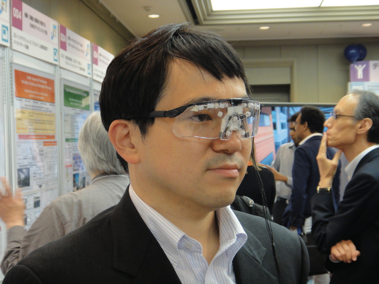 Японские разработчики. Очки с распознаванием лиц. Японские разработки. Очки для защиты лица от распознавания. Anti face recognition Glasses.