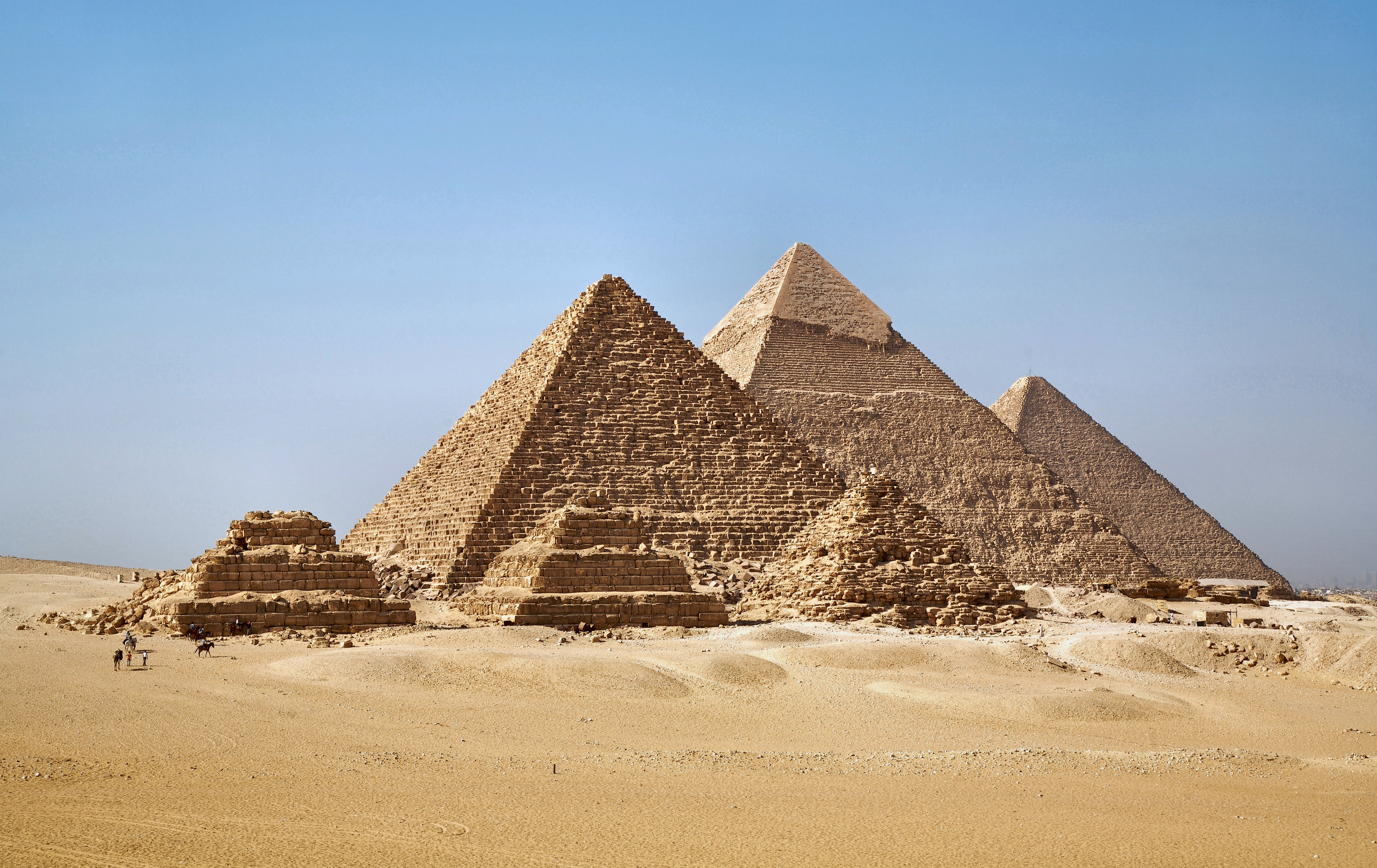 Британский инженер уверен, что пирамиды строили изнутри