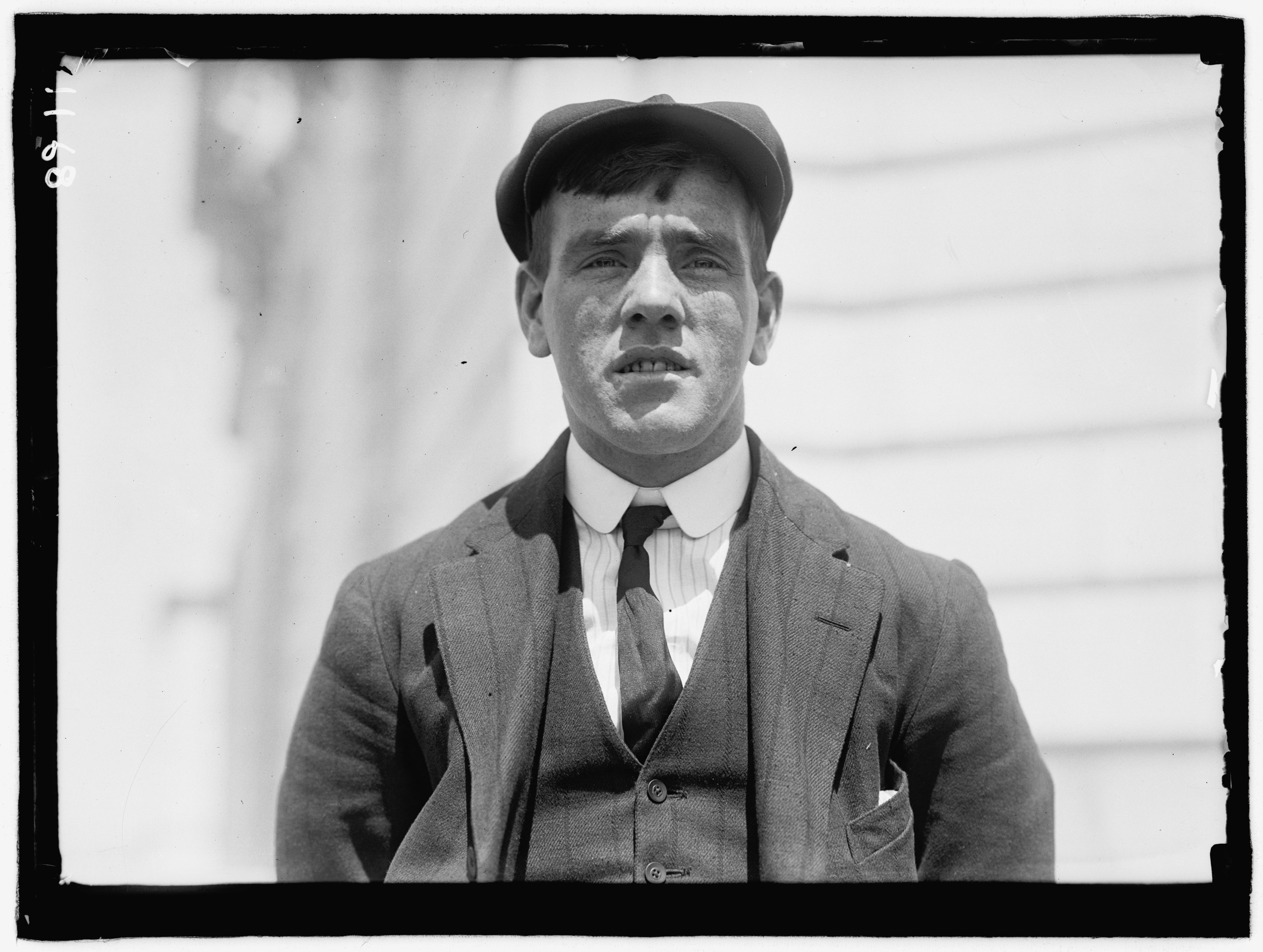 На могилу впередсмотрящего "Титаника" принесли бинокль