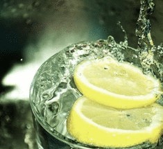 7 причин выпить стакан воды с лимонным соком. 