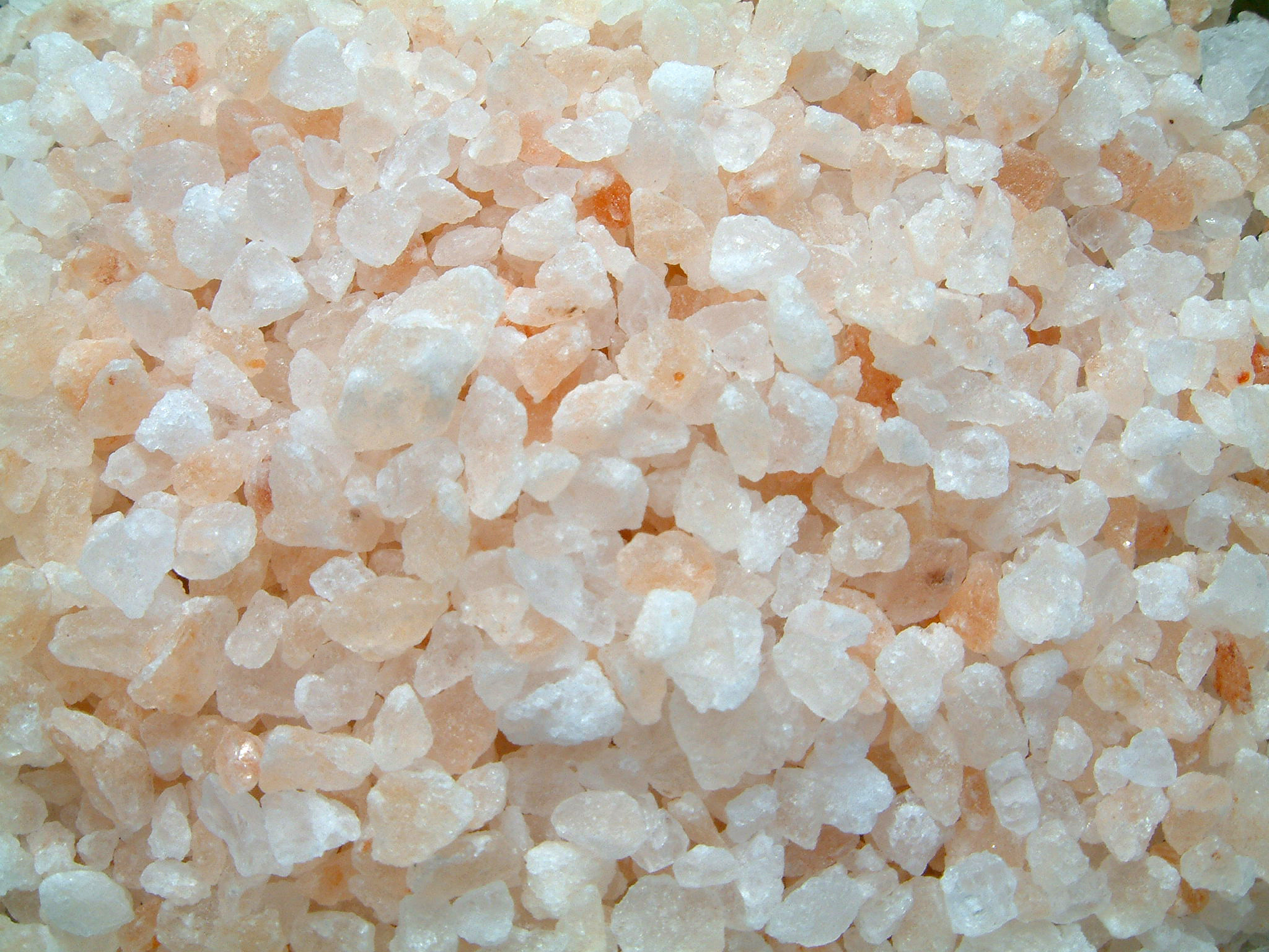 Природная минеральная соль. Каменная морская соль. Крупинки соли. Минеральные соли. Каменная соль для ванны.
