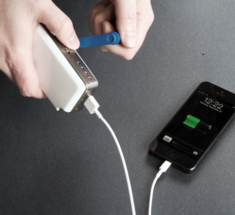 Заряди свой смартфон вручную