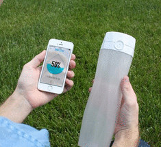 «Умная» бутылка HidrateMe проконтролирует потребление воды и подскажет, когда нужно пить