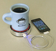 Зарядка телефона с помощью чашки кофе