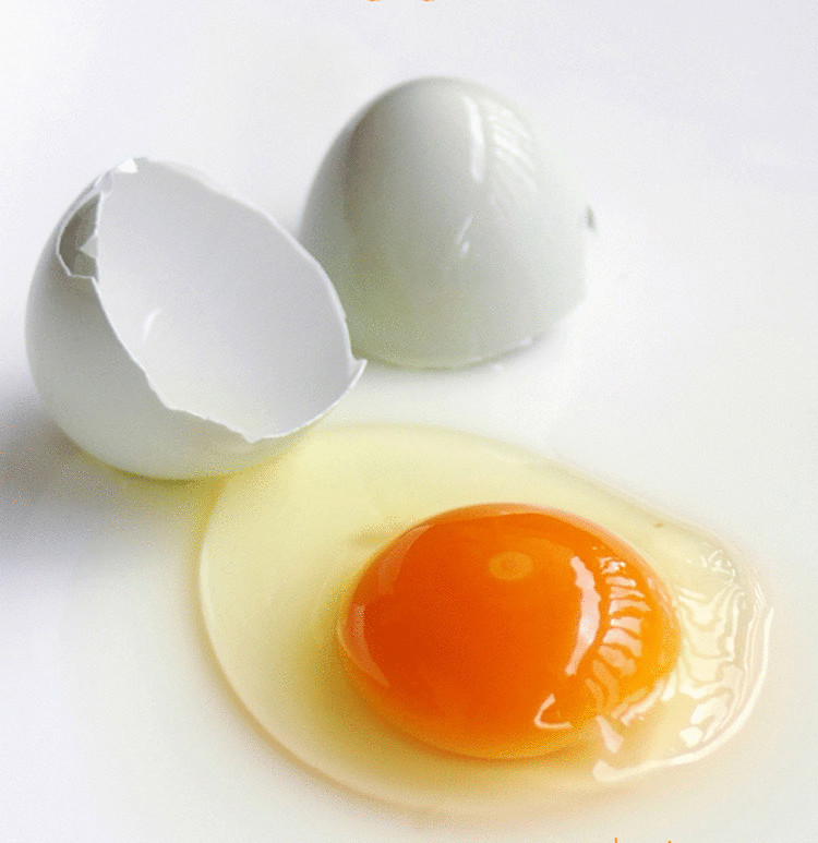 Что лучше сыр или яйцо. Голландский сыр ломтики. Кулинарная книга с яйцами. Молочные продукты. Как отличить вареное яйцо от крутого.