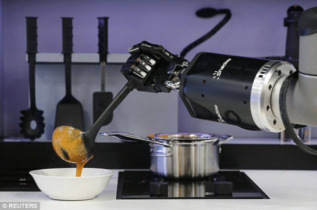 Робот-шеф-повар готовит по рецептам из Интернета!