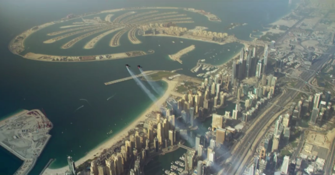 YouTube заворожен: полет на реактивных ранцах над Дубаем      