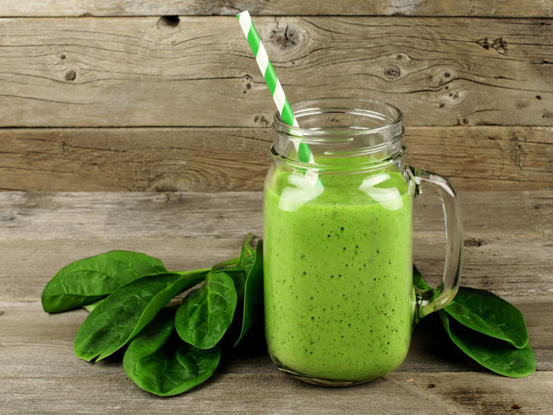 Зеленый смузи со шпинатом и имбирём: пьем и худеем!