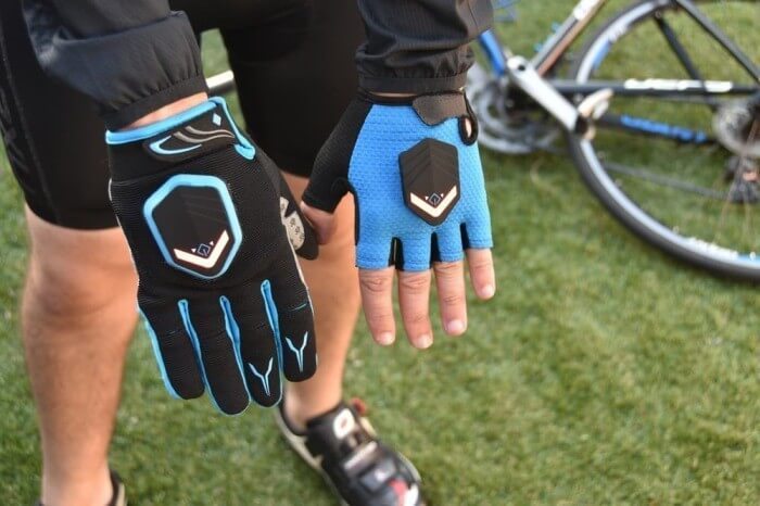 Велосипедные перчатки со светодиодными показателями поворота