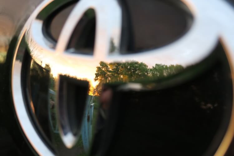 Toyota приступает к разработке электромобилей